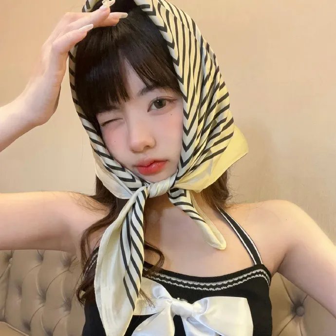 向天真的女生投降